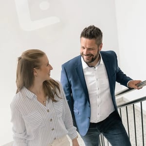 Eticor Mitarbeitende auf der Treppe